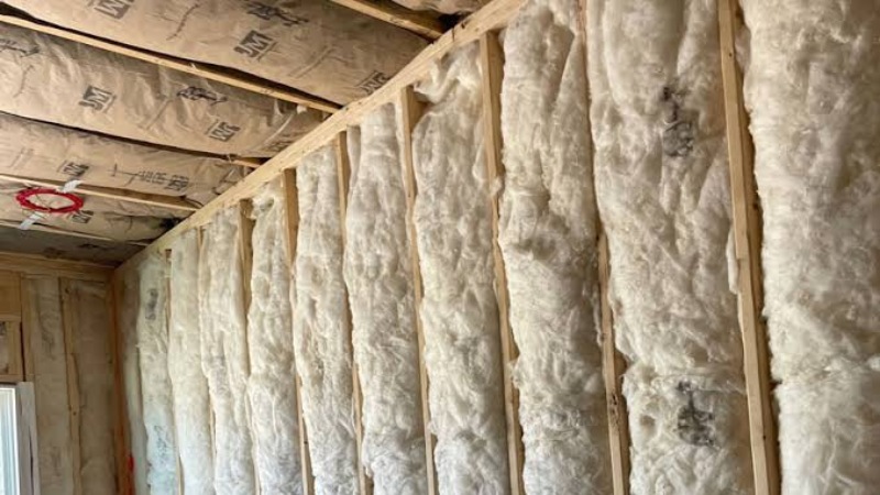 Fiberglass batt insulation